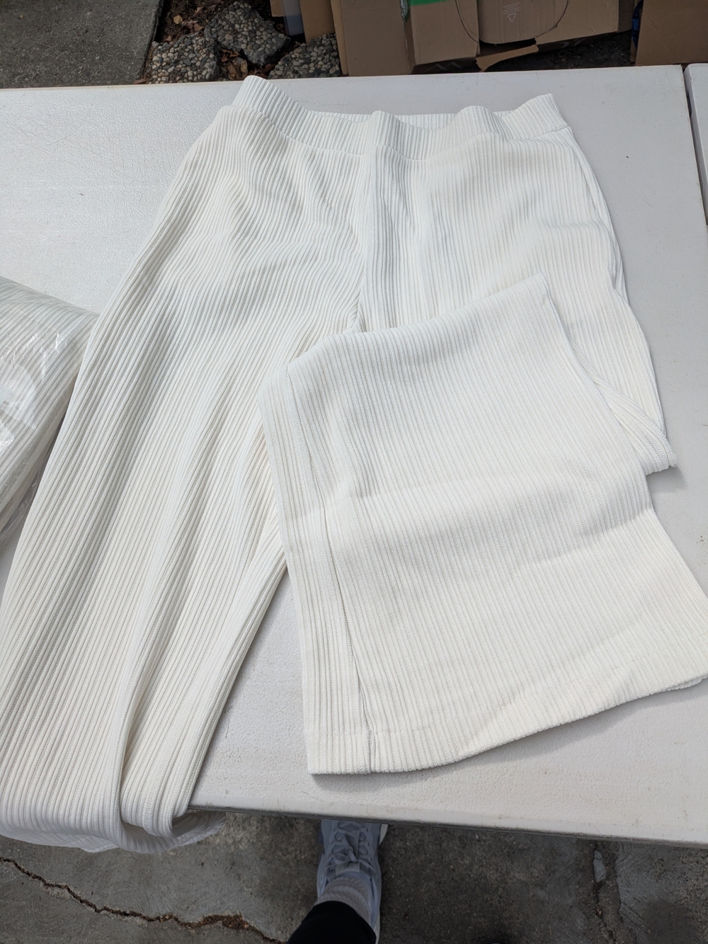 Women's White Ribbed Wide-Leg Pant
